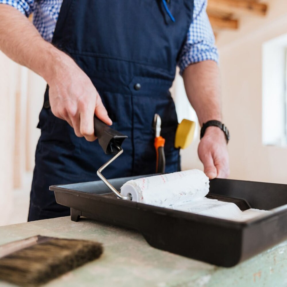 Грунтование поверхности перед работами по укладке
Грунтование поверхности перед работами по укладке