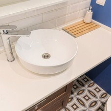 Установка столешницы для раковины