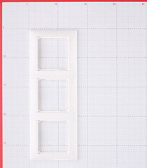 Рамка Legrand Valena трехместная белая (694242) - фото 2