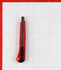 Нож строительный Hesler 9 мм с сегментированным лезвием пластиковый корпус - фото 2