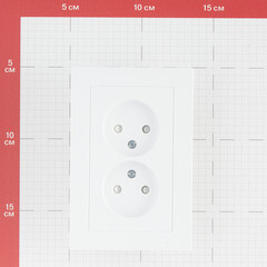 Розетка Systeme Electric AtlasDesign встраиваемая белая со шторками (ATN000122) - фото 3