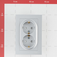 Розетка Systeme Electric AtlasDesign встраиваемая алюминий со шторками (ATN000326) - фото 2