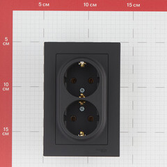Розетка Systeme Electric AtlasDesign встраиваемая карбон (ATN001024) - фото 4