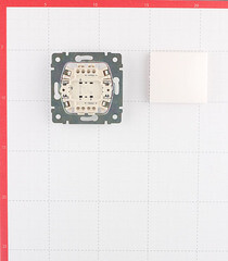 Переключатель Legrand Valena одноклавишный встраиваемый белый проходной (694262) - фото 2