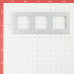 Рамка Simon 24 Harmonie трехместная алюминий (2400630-033) - фото 2
