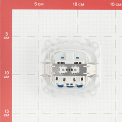 Розетка Simon 24 Harmonie встраиваемая белая со шторками с крышкой (2420448-030) - фото 2