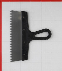 Шпатель зубчатый 250х6 мм с пластиковой ручкой (109447) - фото 2