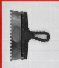 Шпатель зубчатый 250х8 мм с пластиковой ручкой (109448) - фото 2