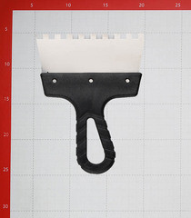 Шпатель зубчатый 150х8 мм с пластиковой ручкой (131148) - фото 2