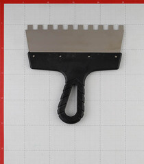 Шпатель зубчатый 200х10 мм с пластиковой ручкой (131150) - фото 2