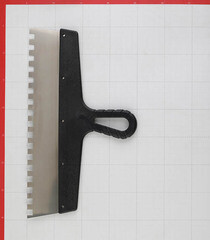 Шпатель зубчатый 350х10 мм с пластиковой ручкой (131157) - фото 2