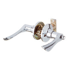 Ручка-защелка с ключом и фиксатором хром (680211) - фото 2