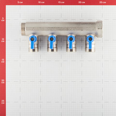 Коллектор Henco 1 ВР(г) х 4 выхода 3/4 НР(ш) ЕК х 1 НР(ш) с шаровыми кранами (VB060504-BLAUW) - фото 2
