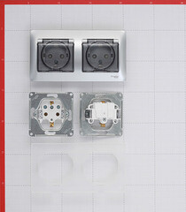 Розетка Systeme Electric Glossa встраиваемая алюминий со шторками с крышкой (GSL000347) - фото 2