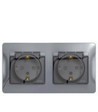 Розетка Systeme Electric Glossa встраиваемая алюминий со шторками с крышкой (GSL000347)