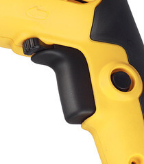 Дрель-шуруповерт сетевая ударная DeWalt Dwd024-in 750 Вт ключевой патрон - фото 4