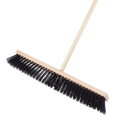 Щетка для пола 600 мм с черенком уличная - фото 2