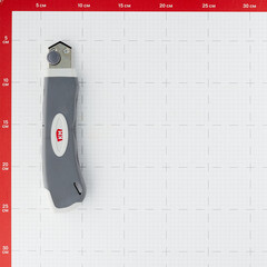 Нож строительный КМ 25 мм с ломающимся лезвием пластиковый корпус с винтовым стопором - фото 3