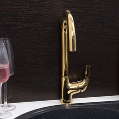 Смеситель для кухни WasserKraft Sauer золото с высоким изливом однорычажный (7107) - фото 3