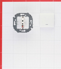 Выключатель Simon 15 одноклавишный встраиваемый белый с подсветкой (1591104-030) - фото 4