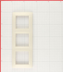 Рамка Simon 15 трехместная слоновая кость (1500630-031) - фото 3