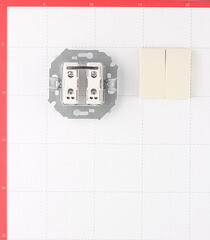 Выключатель Simon 15 двухклавишный встраиваемый слоновая кость (1591398-031) - фото 3