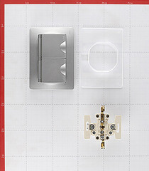 Розетка Systeme Electric Blanca встраиваемая алюминий со шторками (BLNRS441123) - фото 3