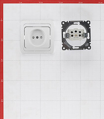 Розетка Makel Mimoza встраиваемая белая со шторками (12052) - фото 3