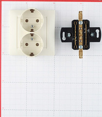 Розетка Simon 15 встраиваемая слоновая кость (1590459-031) - фото 4