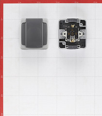 Розетка Makel накладная серая с крышкой (36064099) - фото 4