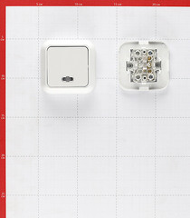 Выключатель Makel Siva Ustu одноклавишный накладной белый с подсветкой (45121) - фото 2