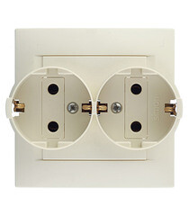 Изображение товара Розетка Simon 15 встраиваемая слоновая кость (1590459-031)