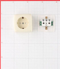 Розетка Hegel Alfa накладная слоновая кость со шторками (РА16-114-01) - фото 2