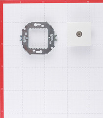 Розетка телевизионная Simon 15 встраиваемая белая (1591475-030) - фото 5