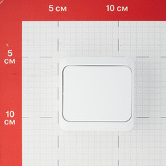 Выключатель Systeme Electric Этюд одноклавишный накладной белый с самовозвратом (KA10-001B) - фото 2