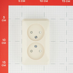 Розетка Systeme Electric Этюд накладная кремовая со шторками (PA16-006K) - фото 3