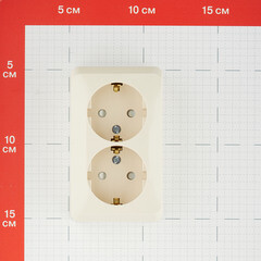 Розетка Systeme Electric Этюд накладная кремовая со шторками (PA16-008K) - фото 2