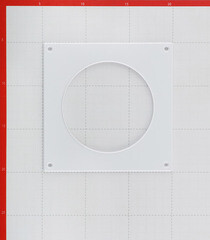 Накладка для круглых воздуховодов настенная Era пластиковая 150х150 мм d100 мм - фото 2