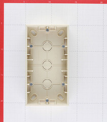 Коробка монтажная Simon 15 двухместная накладная слоновая кость (1590752-031) - фото 2