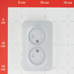 Розетка Systeme Electric Blanca накладная алюминий со шторками (BLNRA001213) - фото 3