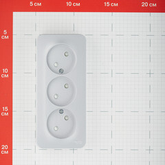 Розетка Systeme Electric Blanca накладная алюминий со шторками (BLNRA001313) - фото 3