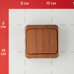 Выключатель Systeme Electric Этюд одноклавишный накладной бук (BA10-001T) - фото 5