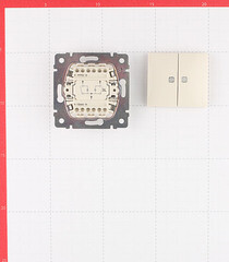 Выключатель Legrand Valena двухклавишный встраиваемый слоновая кость с подсветкой (695630) - фото 4