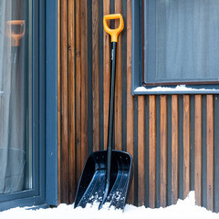 Лопата снеговая Plantic Snow полипропилен с деревянным черенком 1330х355 мм (12003-01) - фото 5