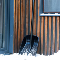 Лопата снеговая Plantic Snow полипропилен с деревянным черенком 1330х355 мм (12003-01) - фото 4