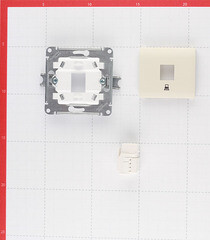 Розетка компьютерная Systeme Electric Glossa встраиваемая бежевая RJ45 (GSL000281K) - фото 4