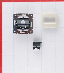 Розетка компьютерная Legrand Valena встраиваемая слоновая кость RJ45 (695624) - фото 2