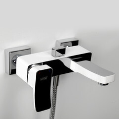 Смеситель для ванны WasserKraft Aller White белый/хром однорычажный с коротким изливом с лейкой (1061W) - фото 2