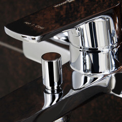 Смеситель для ванны WasserKraft Dill хром однорычажный с коротким изливом с лейкой (6101) - фото 2