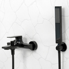 Смеситель для ванны WasserKraft Glan черный однорычажный с коротким изливом с лейкой (6601) - фото 4